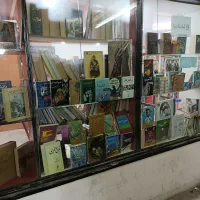 خرید و فروش انواع کتاب تاریخی و ادبی