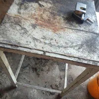 چهار پایه اهنی