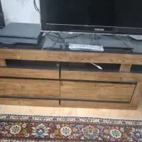 میز تلویزیون تمیز با شیشه