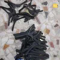 یک مجموعه متنوع از چوبکار (چوب لباسی) کارکرده|بندرخت و رخت‌آویز|رشت, گلسار|دیوار