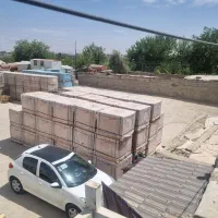 کارگر انبار کاشی و سرامیک