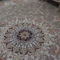 یک جفت فرش کرم رنگ