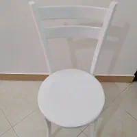 یک عدد صندلی کم کارکرد