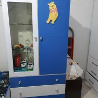 کمد اتاق کودک  کاملا سالم دارای سه کشو ی بزرگ