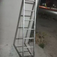 نردبان و پیچ گوشتی  و بکس و‌آچار