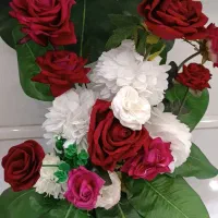 گل مصنوعی و گلدان