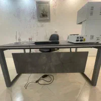 میز اداری و کامپیوتر مدرن درجه یک