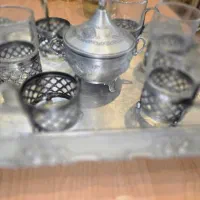 کلمن شیشه ای پایه چوبی و سرویس چایخوری|ظروف سرو و پذیرایی|اصفهان, سرشبادران|دیوار