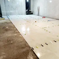 به یک شاگرد  کاشی کار زیاد دارم