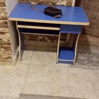 میز کامپیوتر در حد نو