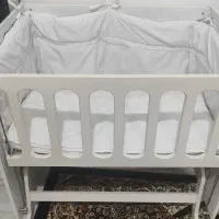 تخت کنار مادر.کاملا نو و بلا استفاده