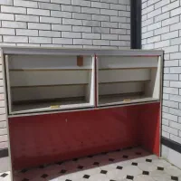 دوعدد میز ویترین مغازه