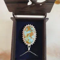 گردنبند فیروزه رگه طلایی وسنگهای تکچین