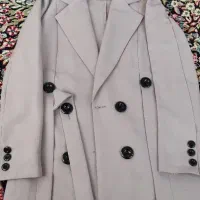 تعدادی لباس|لباس|میانه, |دیوار