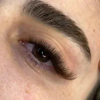 اکستنشن مژه و لیفت مژه و ابرو