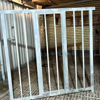 پنجره و در آهنی سنگین