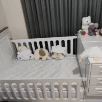 تخت نوزاد . نوجوان