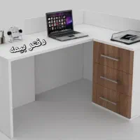 کارمند و منشی دفتر بیمه