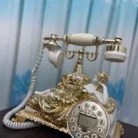 تلفن و میز تلفن