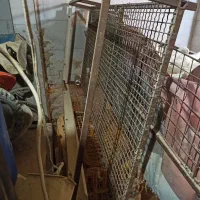 قفس زیر مرغ