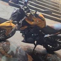 موتوربنلی ۳۰۰ سی سی دوسیلندرنک طلایی