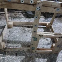 تعدادی قفس چوبی