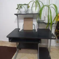 میز کامپیوتر سالم و تمیز و محکم