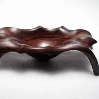 کارگر  ساده اشنا به ابزار نجاری