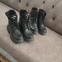 پوتین  دوجفت در حد نو ب همراه ی جفت فوتبالی ۹۰۰ ت