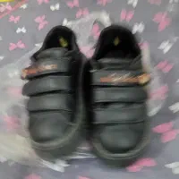 چندعددپیش بند با یک جفت کفش|کفش و لباس بچه|اسدآباد, |دیوار