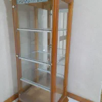 ویترین شیشه ای