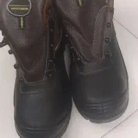 یک جفت کفش ایمنی سایز ۴۴
