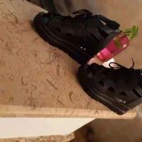 صندل|کیف، کفش، کمربند|نیمروز, |دیوار