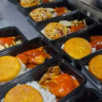 کمک اشپزوکارگر