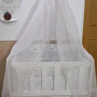 تخت کنار مادر