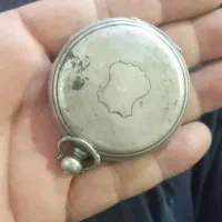 کارد و قطب نما و ساعت..
