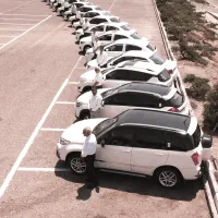 راننده با خودرو دراختیار شرکت دارویی