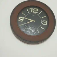 یک عدد ساعت دیواری