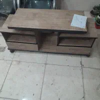 میز تلویزیون نو و کار نکرده اصلا استفاده