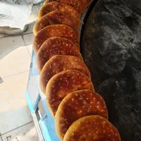 فروشنده نان در مترو