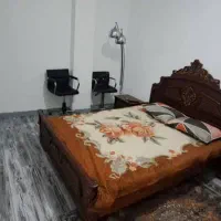 تخت دو نفره با پا تختی تشک و رو تختی و پتو