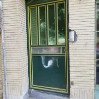 مغازه و 2 واحد مسکونی