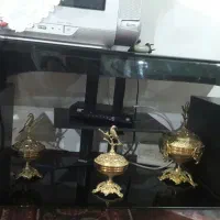 تلویزیون به همراه میز