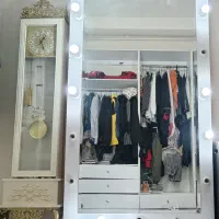 آینه قدی و ساعت