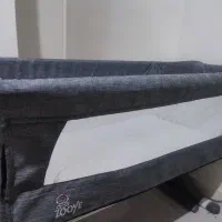 تخت کنار مادر