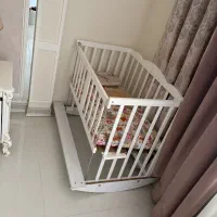 تخت کنار مادر