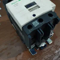 کنتاکتور و کلید اتومات منبع تغذیه