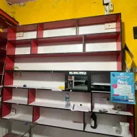 دکور مغازه و دو تا میز مغازه