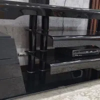 میز تلویزیون شیشه ای