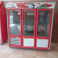 دودستگاه یخچال فروشگاهی ویک دستگاه فریزرروباز‌.|فروشگاه و مغازه|کرمان, |دیوار